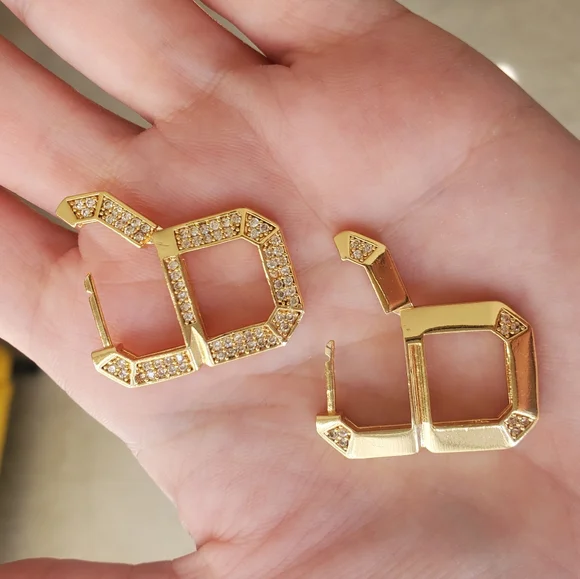 NWT- Women's earrings, gold plated with zirconia hoop earring - Picture 5 of 6